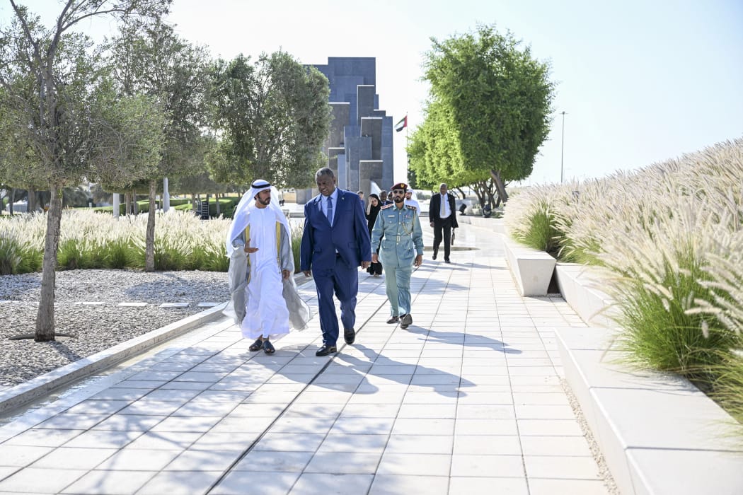 وزير الداخلية وطحنون