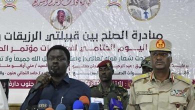 مناوي وعبد الرحيم دقلو يخاطبان مؤتمر الصلح بين قبائل الرزيقات والفلاتة في نيالا في 13 يونيو 2022