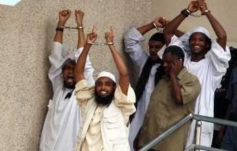 المدانون بإغتيال الدبلوماسي الأمريكي جون غرانفيل بعد الحكم عليهم بالاعدام 2009