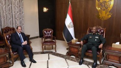لقاء رئيس مجلس السيادة السوداني الفريق عبد الفتاح البرهان مع رئيس المخابرات العامة المصرية اللواء عباس كامل