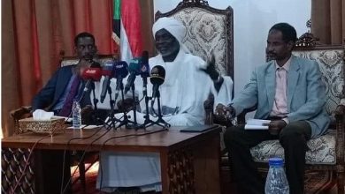 جبريل إبراهيم خلال مؤتمر صحفي