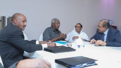 خبراء قانونيون يشرعون في كتابة مسودة الدستور الانتقالي - الاثنين 10 ابريل 2023