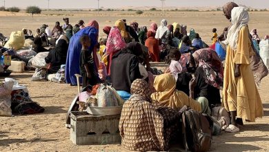 نازحون من غرب دارفور يغادرون مناطق الاشتباكات باتجاه الحدود مع تشاد.