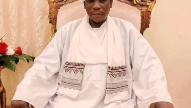 رئيس الوزراء السوداني كامل إدريس خلال اجتماع حكومي