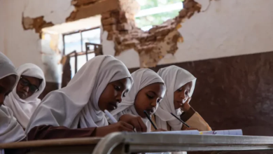 أطفال سودانيون خارج المدرسة بسبب الحرب وتضرر قطاع التعليم في السودان