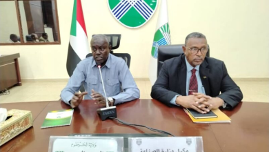 والي الخرطوم ووكيل وزارة الصناعة خلال اجتماع بحث تداعيات ارتفاع أسعار الخبز - السبت 4 سبتمبر 2026