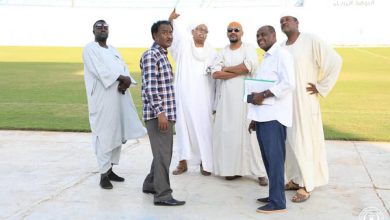 عز الدين الحاج، رئيس لجنة تراخيص الأندية باتحاد الكرة السوداني يتفقد ملعب الهلال - إرشيفية