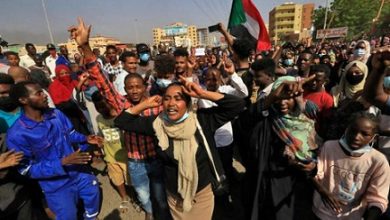 Sudanese protesters march in 60th Street in the capital Khartoum, to denounce overnight detentions by the army of members of Sudan's government, on October 25, 2021. Armed forces detained Sudan's Prime Minister over his refusal to support their "coup", the information ministry said, after weeks of tensions between military and civilian figures who shared power since the ouster of autocrat Omar al-Bashir. (Photo by AFP)