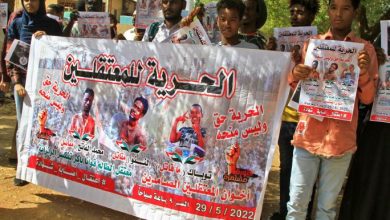 مئات المعتقلين بتهمة التظاهر في السودان (إبراهيم حامد - فرانس برس)