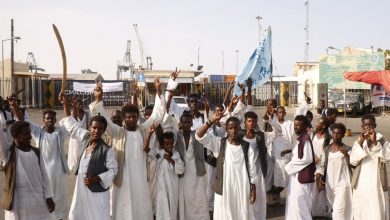 السودان - عمال الشحن و التفريغ إغلاق الموانئ نتضرر منه قبل الحكومة