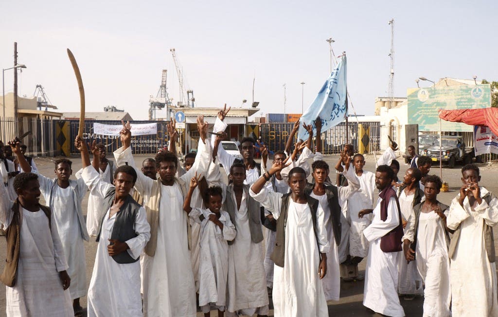 السودان - عمال الشحن و التفريغ إغلاق الموانئ نتضرر منه قبل الحكومة