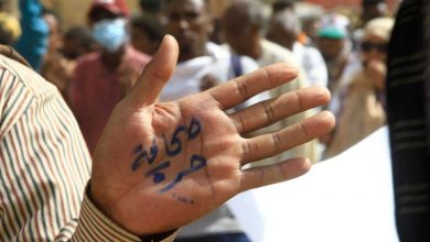 متاعب بالجملة تواجه الصحافة السودانية