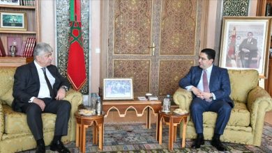 وزير الخارجية المغربي ناصر بوريطة مع وزير التنمية الاجتماعية الفلسطيني أحمد مجدلاني
