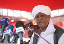 يقول ياسر العطا إن التهديد بامتلاك جيش مواز سيؤدي إلى انهيار السودان
