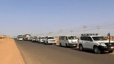 A-convoy-leaving-Khartoum-Sudans-capital-advances-on-a-road-toward-Port-Sudan-on-April-23-2023-AFP--768x485